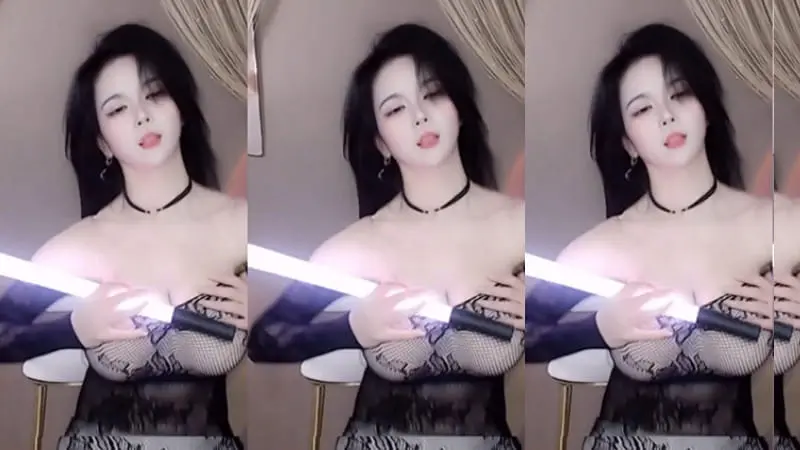 网易CC主播温凉定制透视热舞视频2则下载